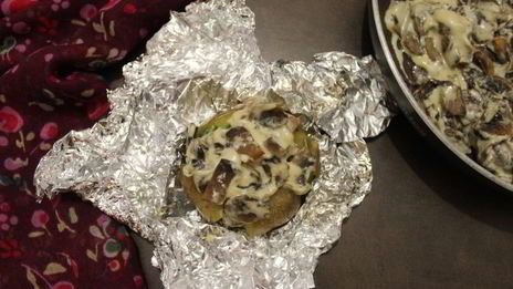 печеный картофель с грибной начинкой