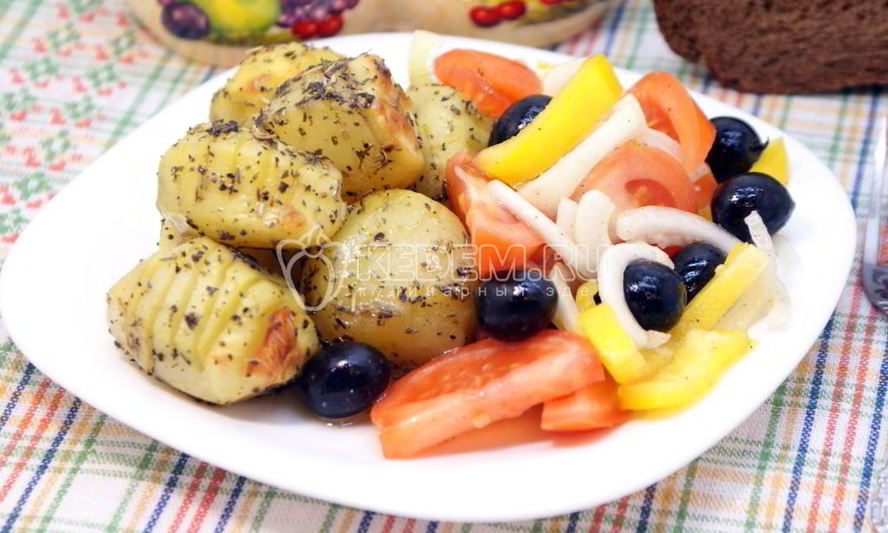 Рецепт пряный картофель с салатом