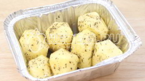 пряный картофель с салатом