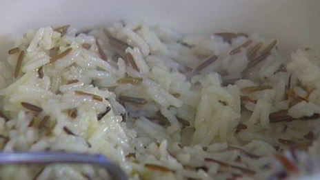 пряный рис с изюмом и травами