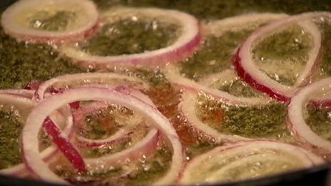 пряный рис с изюмом и травами