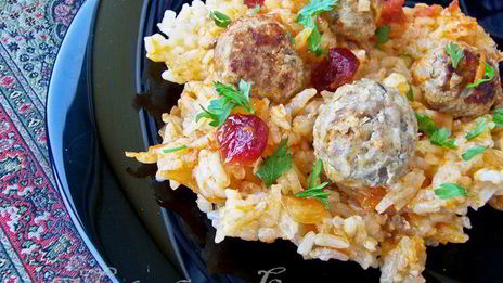 пряный рис с мясными шариками