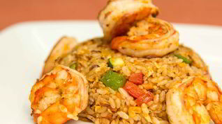 Рис, обжаренный с креветками