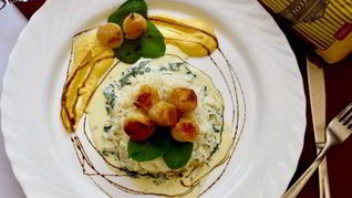 Рис с морскими гребешками и сливочно-апельсиновым соусом