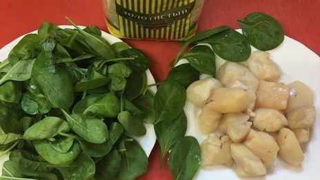 рис с морскими гребешками и сливочно-апельсиновым соусом