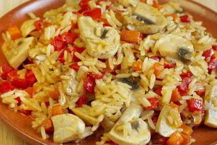 Тушеный рис с грибами и овощами