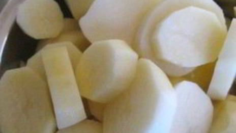 жареная картошка с говядиной