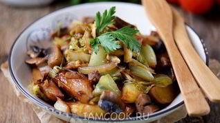 Жареная картошка с капустой на сковороде