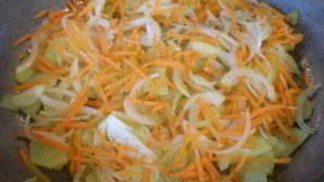 жареная картошка с морковкой