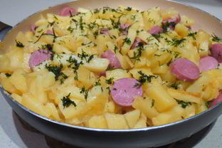 Жареная картошка с сосисками