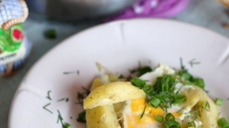 жареная картошка с яйцом