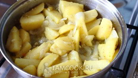 жареная картошка с яйцом