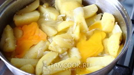 жареная картошка с яйцом