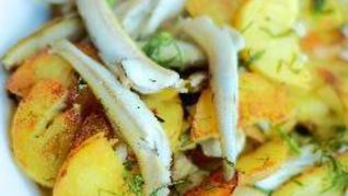 Жаренная картошка с килькой