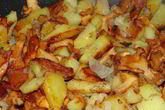 Жареный картофель с лисичками