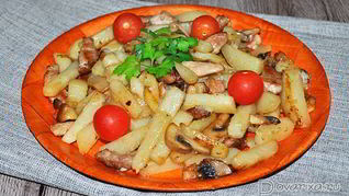 Жареный картофель с мясом и грибами