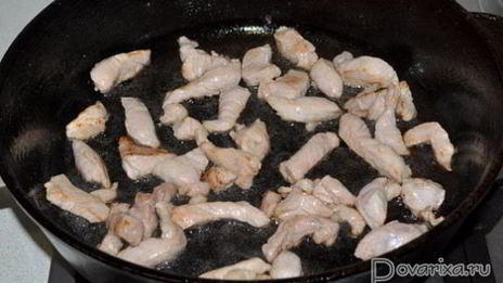 жареный картофель с мясом и грибами