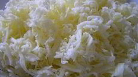 жареный картофель с расплавленным сыром