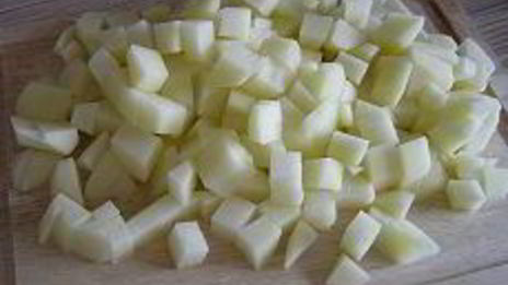 жареный картофель с расплавленным сыром