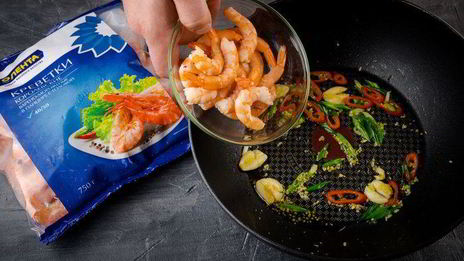 жареный рис с креветками