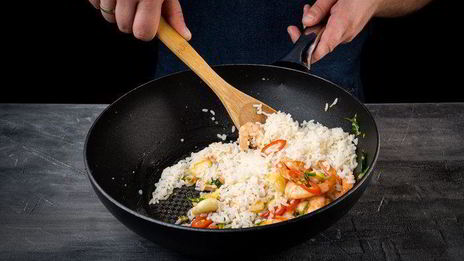 жареный рис с креветками