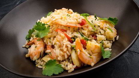 жареный рис с креветками