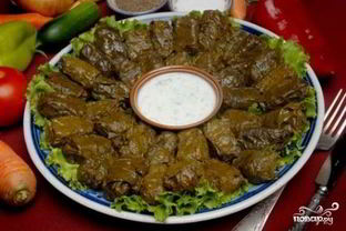 Долма из маринованных виноградных листьев