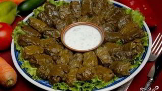 Долма из маринованных виноградных листьев