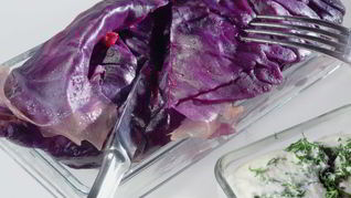 Голубцы из красной капусты с уткой