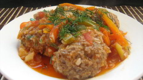 голубцы ленивые паровые под овощным соусом