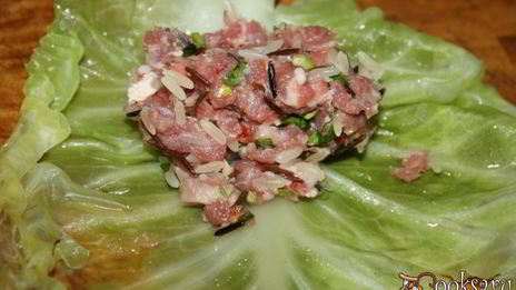 голубцы со свининой, запеченные в томатной заливке