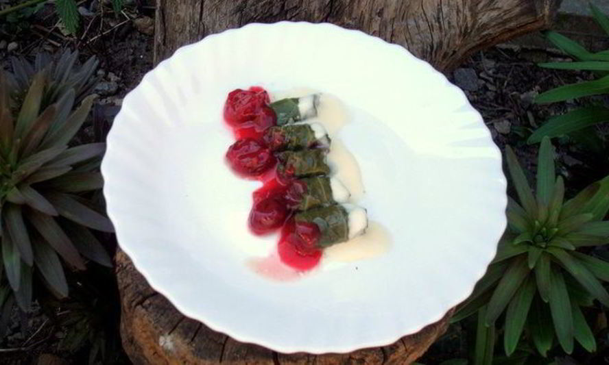 Рецепт мини-голубцы с вино-вишневым соусом