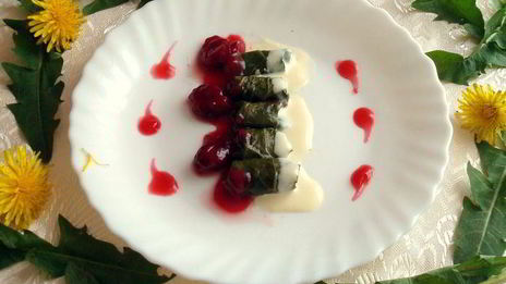 мини-голубцы с вино-вишневым соусом