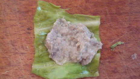 мини-голубцы с вино-вишневым соусом