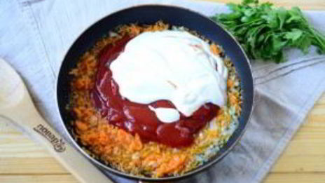 запеченные голубцы в сметане и кетчупе