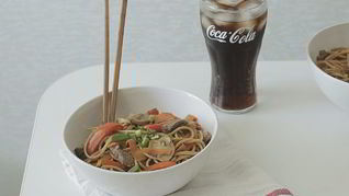 Гречневая лапша с говядиной и овощами