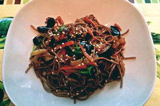 Гречневая лапша с овощами