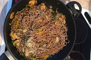 Гречневая лапша с шампиньонами