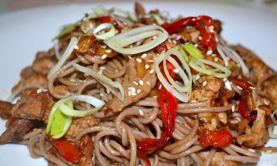 Рецепт гречневая лапша со свининой и овощами