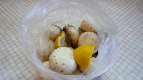 ароматные шампиньоны с моцареллой и помидорами на гриле