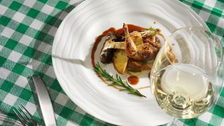 Белые грибы с жареной перепелкой