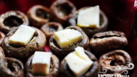 фаршированные грибы с сыром бри