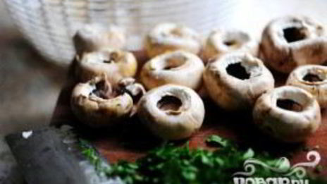фаршированные грибы с сыром бри