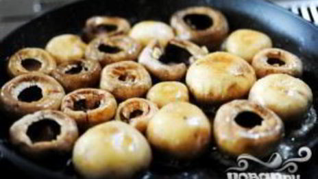 фаршированные грибы с сыром бри