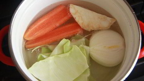 фаршированные перловкой грибы