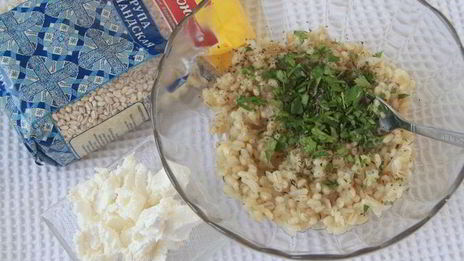 фаршированные перловкой грибы