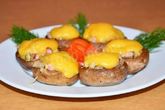 Фаршированные шампиньоны под сырной шапочкой