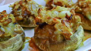 Фаршированные шампиньоны с картошкой и беконом