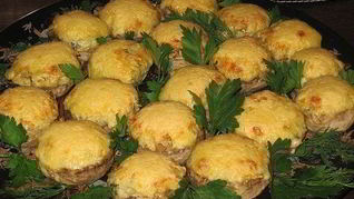 Фаршированные шампиньоны с сыром и сметаной