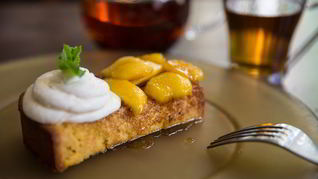 Гренка с маскарпоне и нектаринами